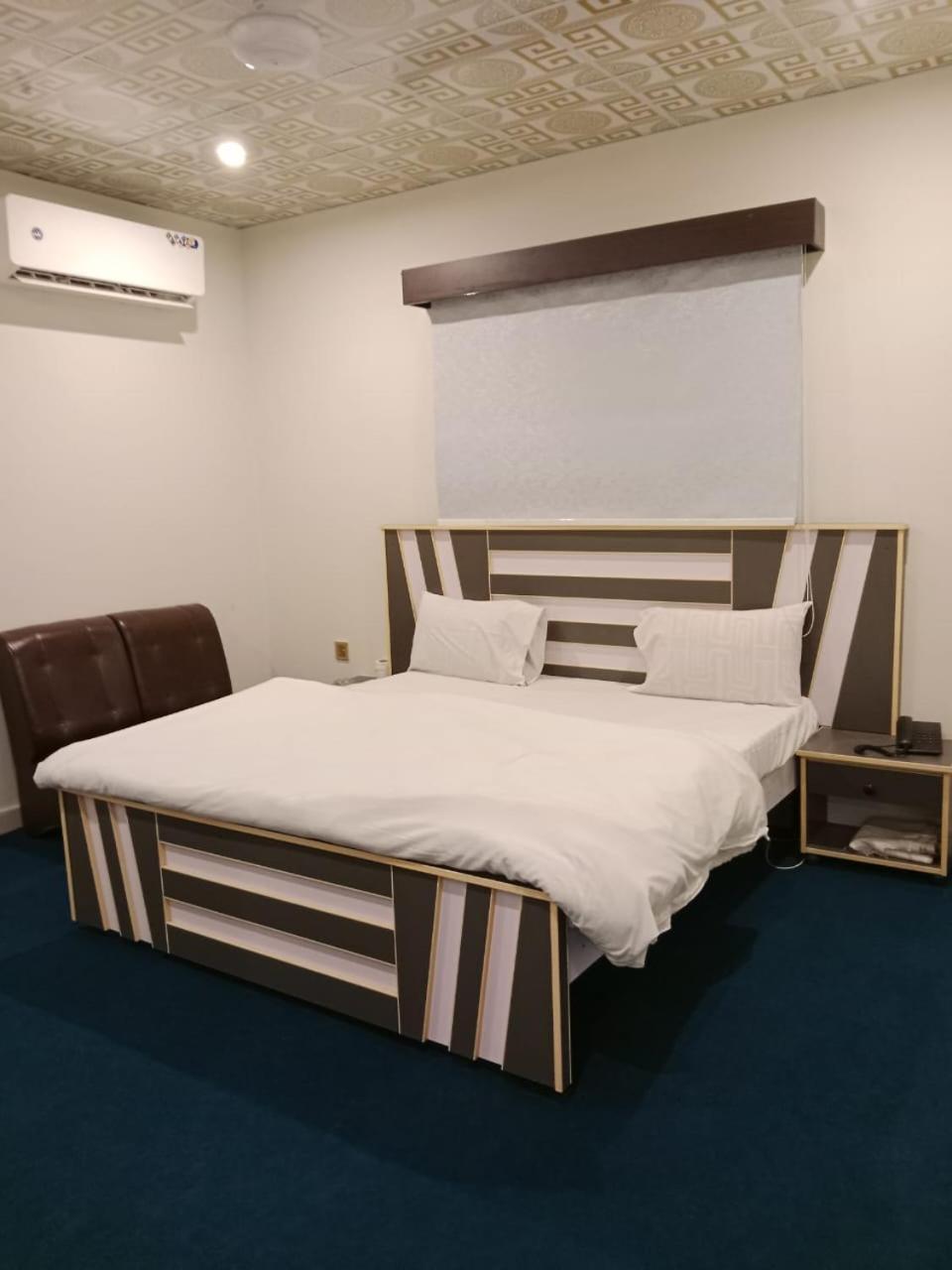 Hotel Royal Sweet ลาฮอร์ ภายนอก รูปภาพ
