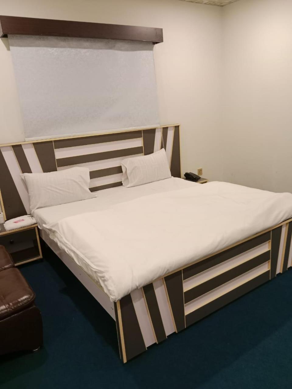 Hotel Royal Sweet ลาฮอร์ ภายนอก รูปภาพ